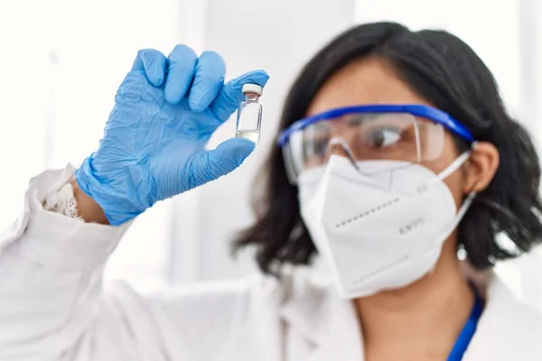 Young Latin Woman Wearing Scientist Uniform Medical Mask Holding Dose — Fotografia de Stock