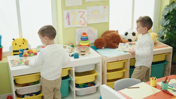 Liebenswerte Jungen Spielen Mit Mathe Puzzle Spiel Kindergarten — Stockfoto