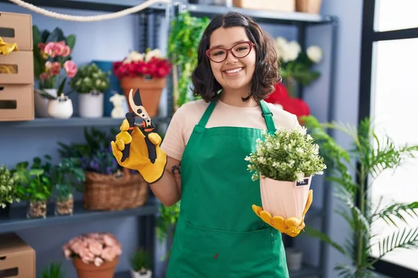 Young Hispanic Woman Working Florist Shop Smiling Happy Cool Smile — Stock Photo, Image