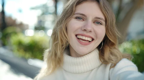 Young Blonde Woman Smiling Confident Making Selfie Camera Park — Fotografia de Stock