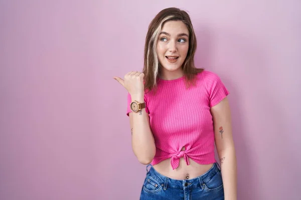 Blonde Caucasian Woman Standing Pink Background Smiling Happy Face Looking — Φωτογραφία Αρχείου