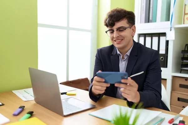 Non Binary Man Business Worker Using Laptop Smartphone Office — Stock Fotó