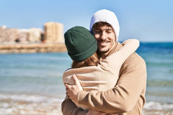 Mand Woman Couple Hugging Each Other Kissing Seaside — Foto Stock