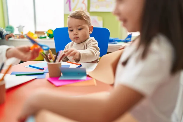 Adorable Blond Toddler Preschool Student Sitting Table Drawing Paper Kindergarten — Stockfoto