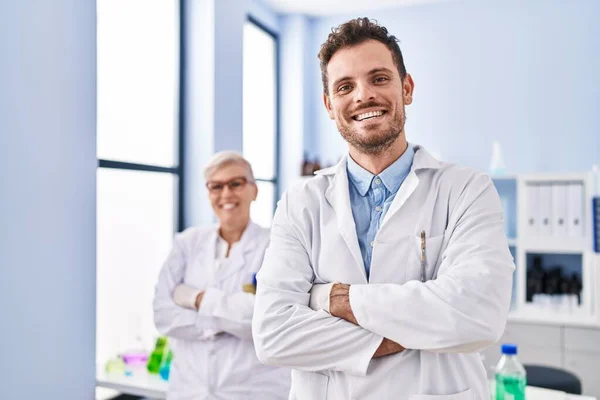 Mother Son Scientist Partners Standing Arms Crossed Gesture Laboratory — Stock Photo, Image