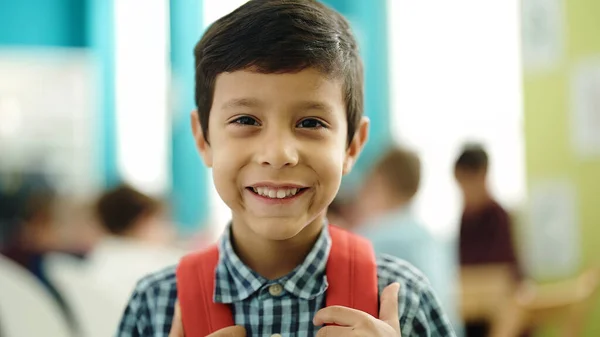Schattige Spaanse Jongen Student Glimlachend Vol Vertrouwen Staand Klas — Stockfoto