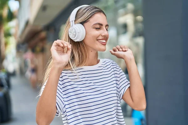 Young Blonde Woman Listening Music Dancing Street — 스톡 사진
