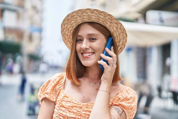 Young Redhead Woman Tourist Wearing Summer Hat Talking Smartphone Street — 스톡 사진