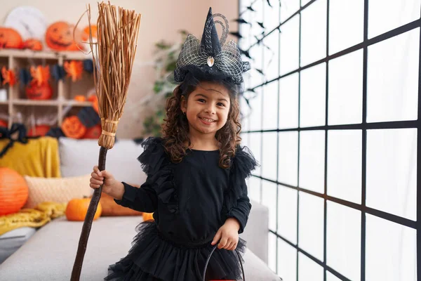 Adorable Chica Hispana Teniendo Fiesta Halloween Sosteniendo Escoba Casa —  Fotos de Stock