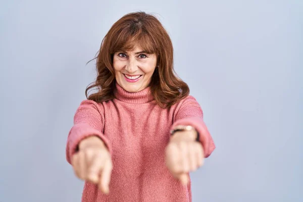 Middle Age Hispanic Woman Standing Isolated Background Pointing You Camera — Stock Photo, Image