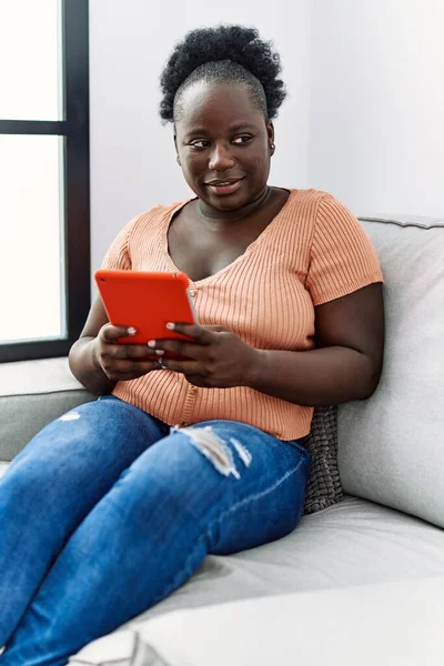 Young African American Woman Using Touchpad Sitting Sofa Home — 图库照片