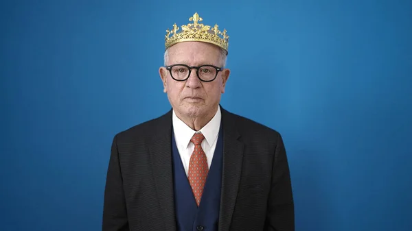 Senior Business Man Wearing Crown Isolated Blue Background — Stock Photo, Image