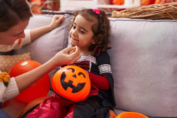 Roztomilé Hispánské Dívka Halloween Make Doma — Stock fotografie