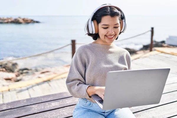 Young Woman Using Laptop Headphones Sitting Bench Seaside — Stockfoto