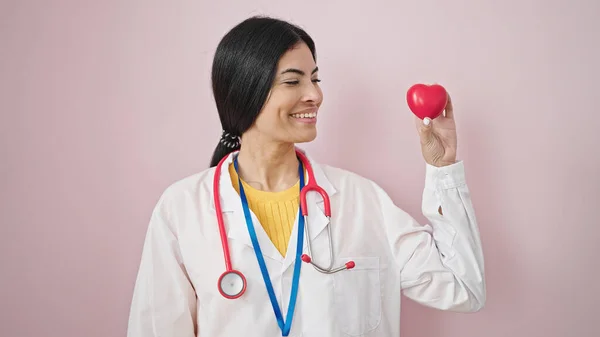 Young Beautiful Hispanic Woman Doctor Smiling Confident Holding Heart Isolated — Stock Photo, Image