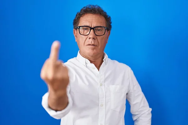 Middle Age Hispanic Man Standing Blue Background Showing Middle Finger — Stok fotoğraf