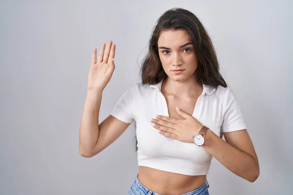 Young Teenager Girl Standing White Background Swearing Hand Chest Open — Stock Photo, Image