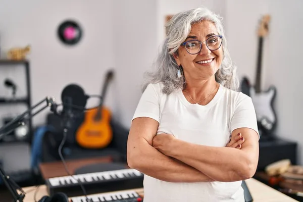 Middle Age Woman Musician Standing Arms Crossed Gesture Music Studio —  Fotos de Stock