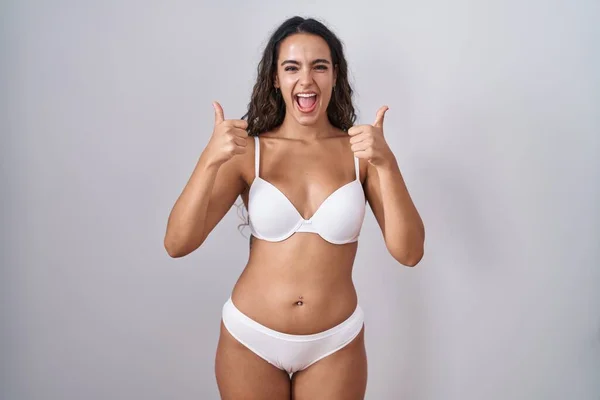Ung Latinamerikansk Kvinna Bär Vita Underkläder Framgång Tecken Gör Positiv — Stockfoto