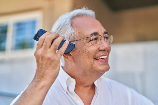 Middle Age Grey Haired Man Smiling Confident Listening Audio Message — Foto de Stock