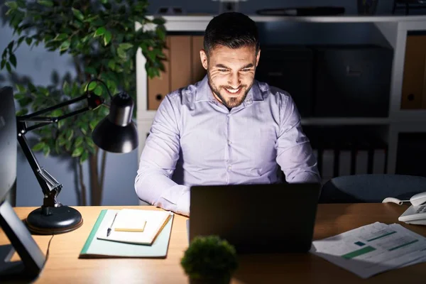 Young Hispanic Man Business Worker Working Overtime Office — Stock Photo, Image
