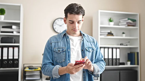 Young Hispanic Man Business Worker Using Smartphone Working Office — Stock Photo, Image
