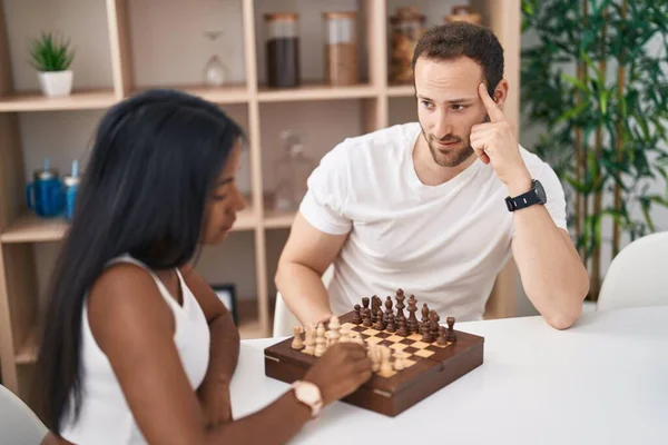 Man Woman Interracial Couple Playing Chess Home — Stockfoto