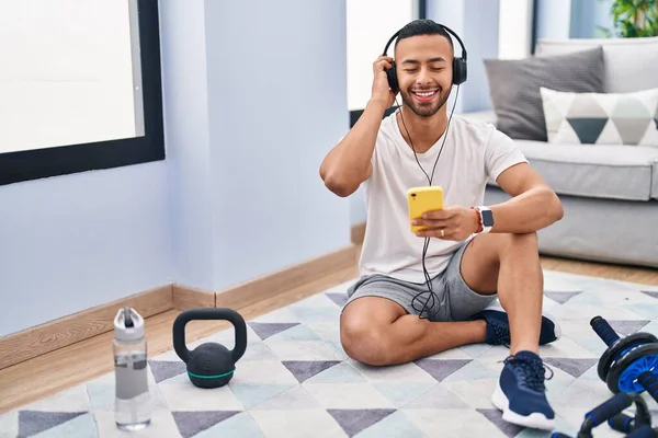 African American Man Smiling Confident Listening Music Home — Stok fotoğraf