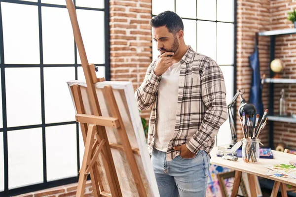 Young Hispanic Man Looking Draw Doubt Expression Art Studio — Stock Photo, Image
