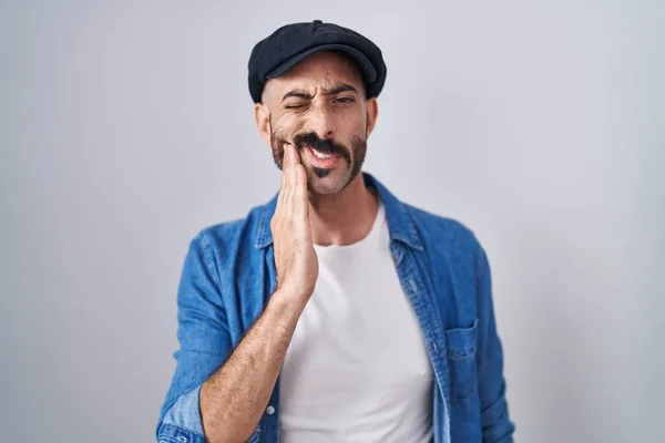 Hispanic Man Beard Standing Isolated Background Touching Mouth Hand Painful — Stockfoto