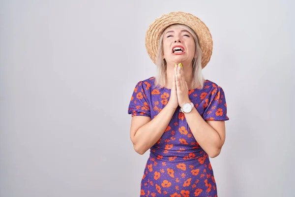 Young Caucasian Woman Wearing Flowers Dress Summer Hat Begging Praying — Stock Photo, Image