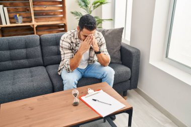 Genç İspanyol hasta psikoloji merkezinde psikoloji seansı yaptığını vurguladı.