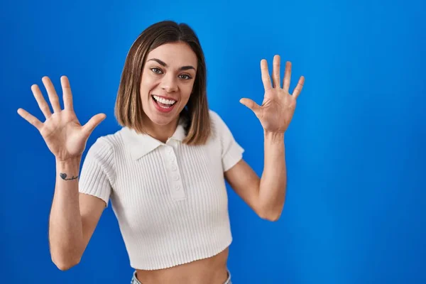 Hispanic Woman Standing Blue Background Showing Pointing Fingers Number Ten — Stock Fotó