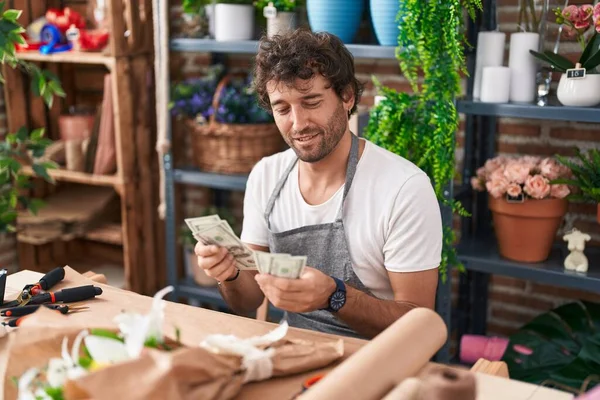 Young Hispanic Man Florist Smiling Confident Counting Dollars Flower Shop — Stockfoto