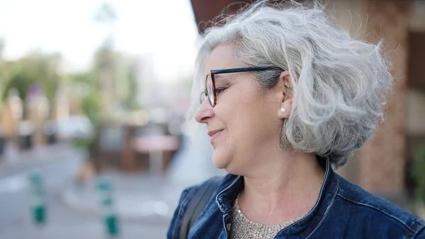 Middle Age Woman Grey Hair Standing Serious Expression Street — Stock Photo, Image