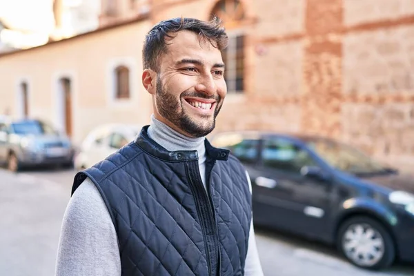 Young Hispanic Man Smiling Confident Standing Street — Φωτογραφία Αρχείου