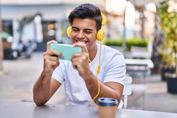 Young Hispanic Man Playing Video Game Drinking Coffee Coffee Shop — Stock Photo, Image