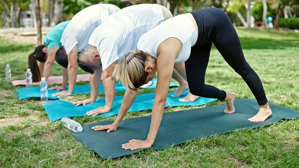 Group People Training Abs Exercise Park — Stock Photo, Image