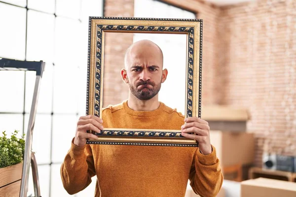 Young Bald Man Beard Moving New Home Putting Face Vintage — Stock Photo, Image