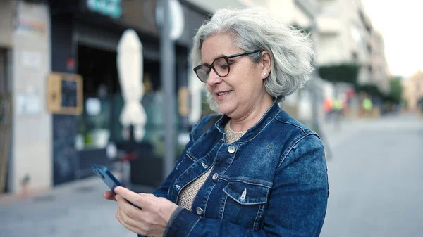 Middle Age Woman Grey Hair Using Smartphone Street — Photo