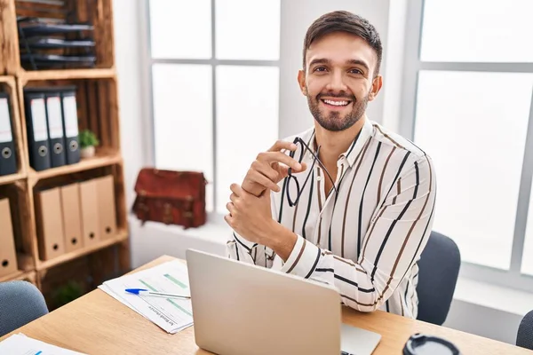 Young Hispanic Man Business Worker Smiling Confident Sitting Table Office — Stock Fotó