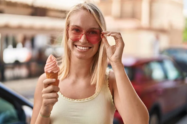 Young Blonde Woman Wearing Heart Sunglasses Eating Ice Cream Street — 스톡 사진