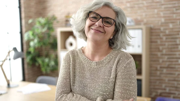 Middle Age Woman Grey Hair Business Worker Smiling Confident Standing — Φωτογραφία Αρχείου
