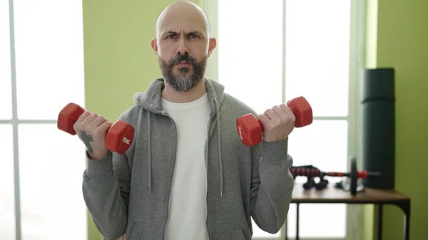 Young Bald Man Smiling Confident Using Dumbbells Training Sport Center — Stock Photo, Image
