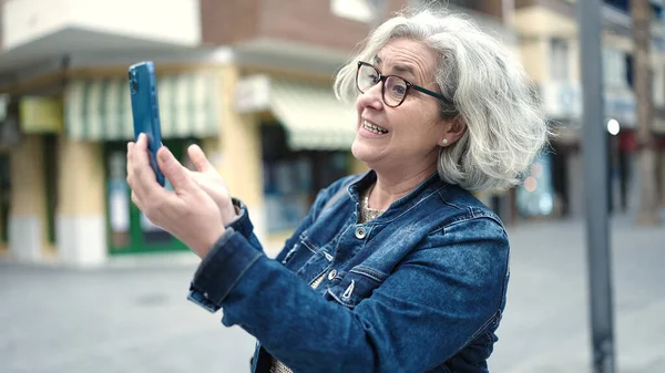 Middle Age Woman Grey Hair Smiling Confident Having Video Call — Photo