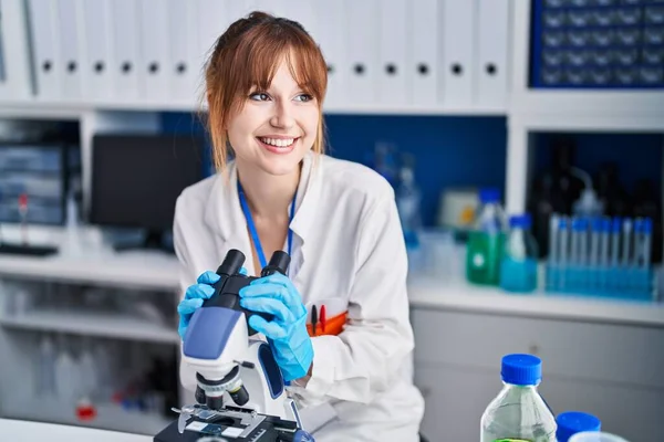 Young Woman Scientist Smiling Confident Using Microscope Laboratory — Stock Photo, Image