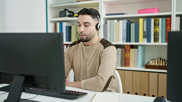 Young Arab Man Student Doing Video Call University Classroom — Stock Photo, Image