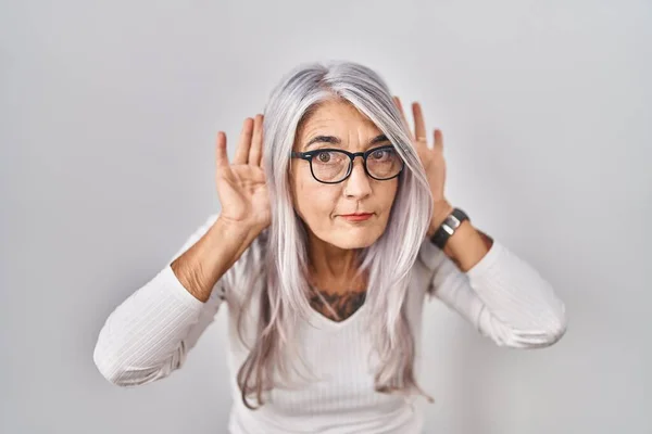 Middle Age Woman Grey Hair Standing White Background Trying Hear — Stock Photo, Image