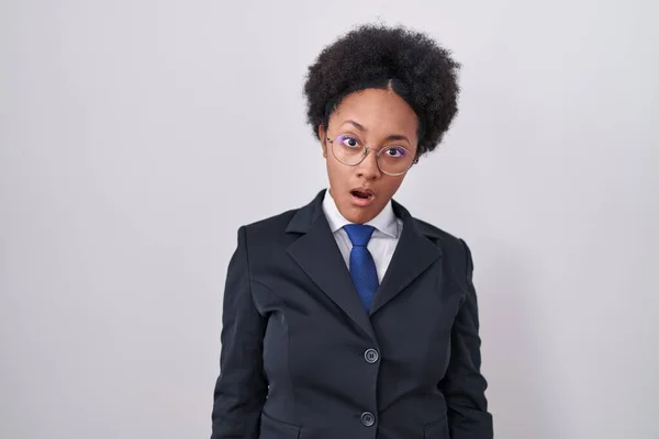 Belle Femme Africaine Aux Cheveux Bouclés Portant Une Veste Affaires — Photo
