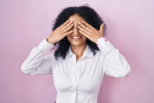 Hispanic Woman Curly Hair Standing Pink Background Covering Eyes Hands — ストック写真